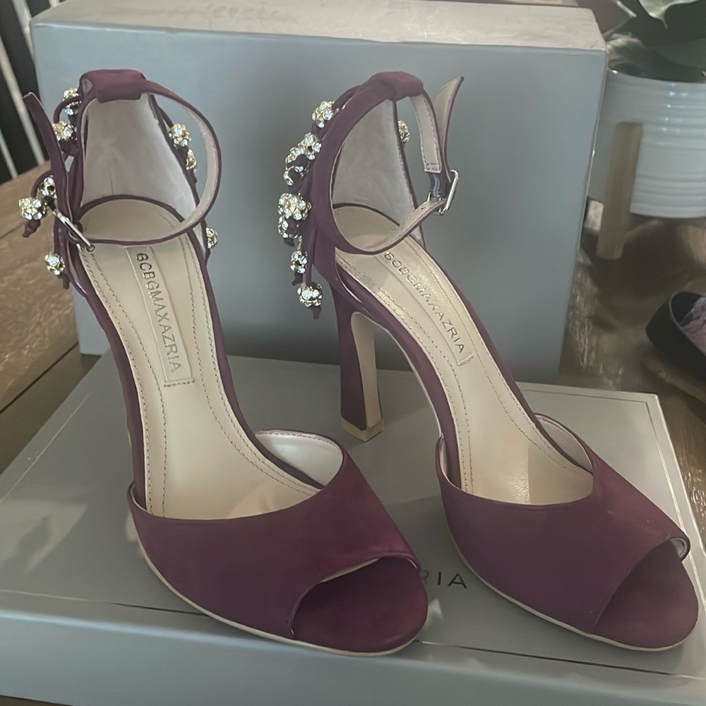 Beautiful brand new party shoes. Great opportunity.
